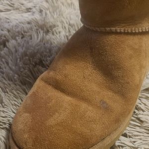 Tan ugg